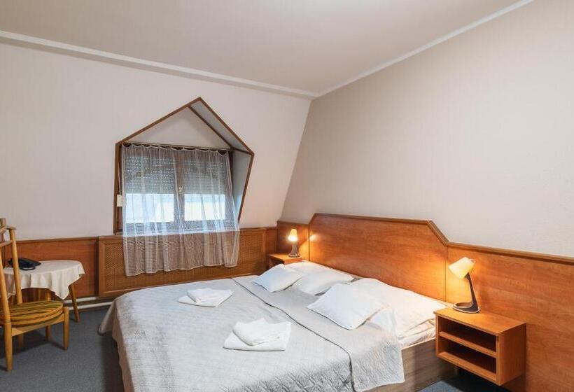 تختخواب و صبحانه Delanta Panzio