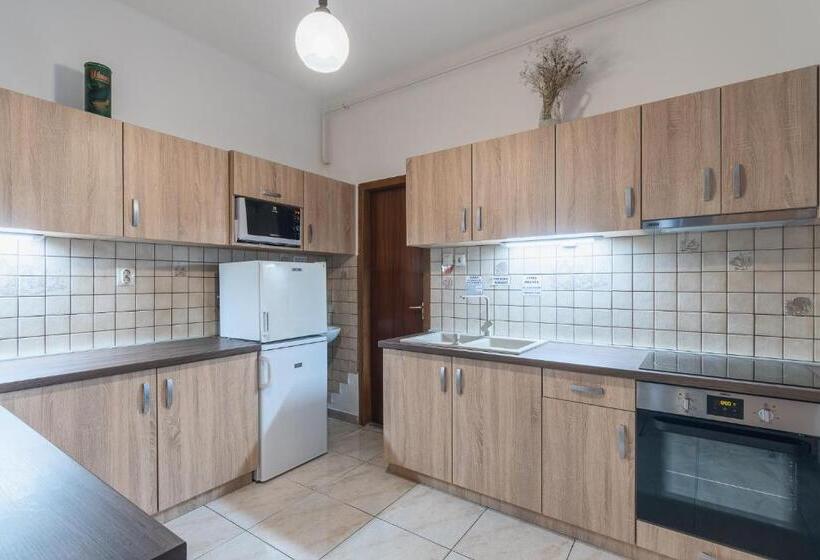 تختخواب و صبحانه Delanta Panzio