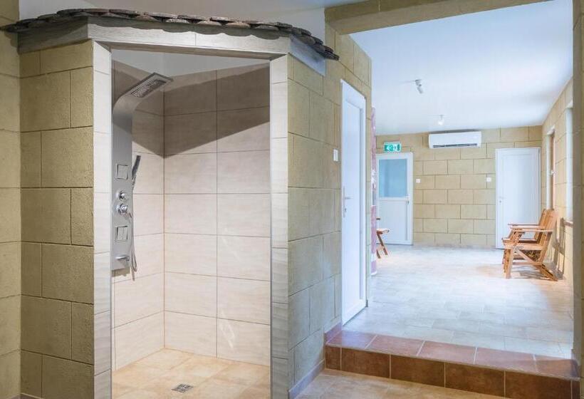 تختخواب و صبحانه Delanta Panzio