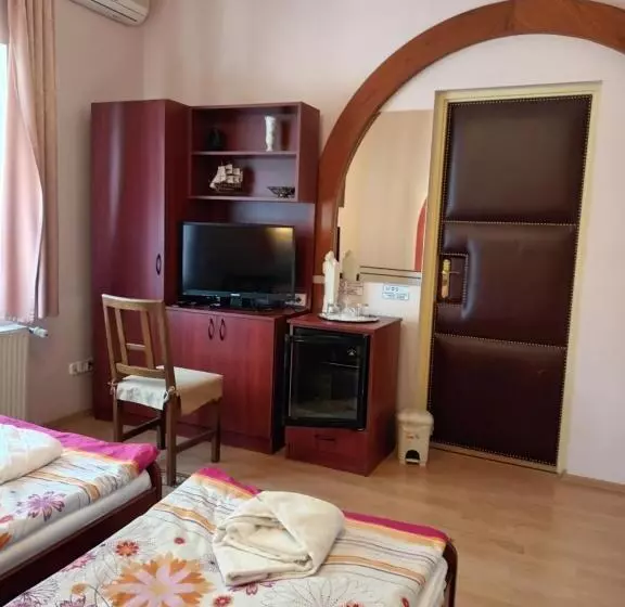 تختخواب و صبحانه Pilóta Panzió