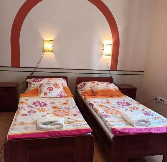 تختخواب و صبحانه Pilóta Panzió