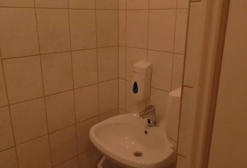 تختخواب و صبحانه Pilóta Panzió