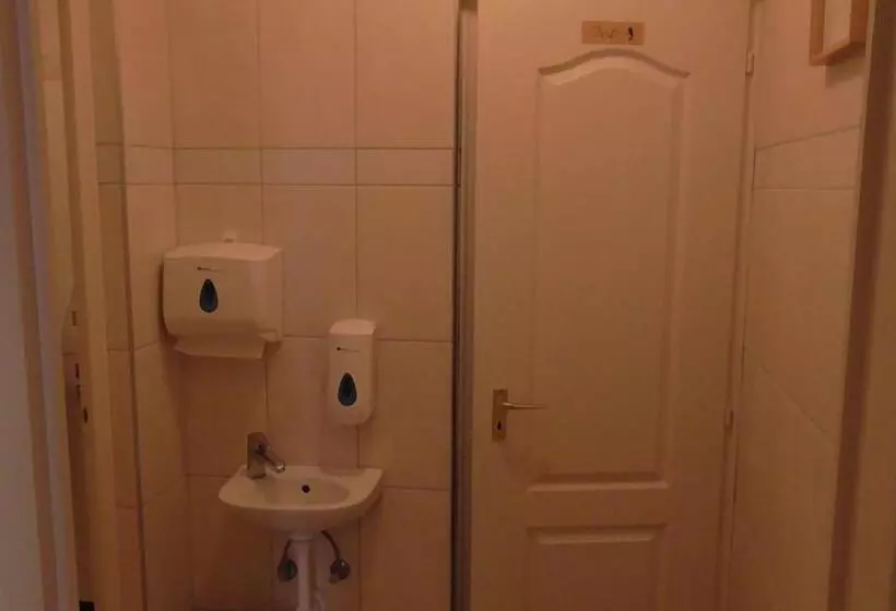 تختخواب و صبحانه Pilóta Panzió