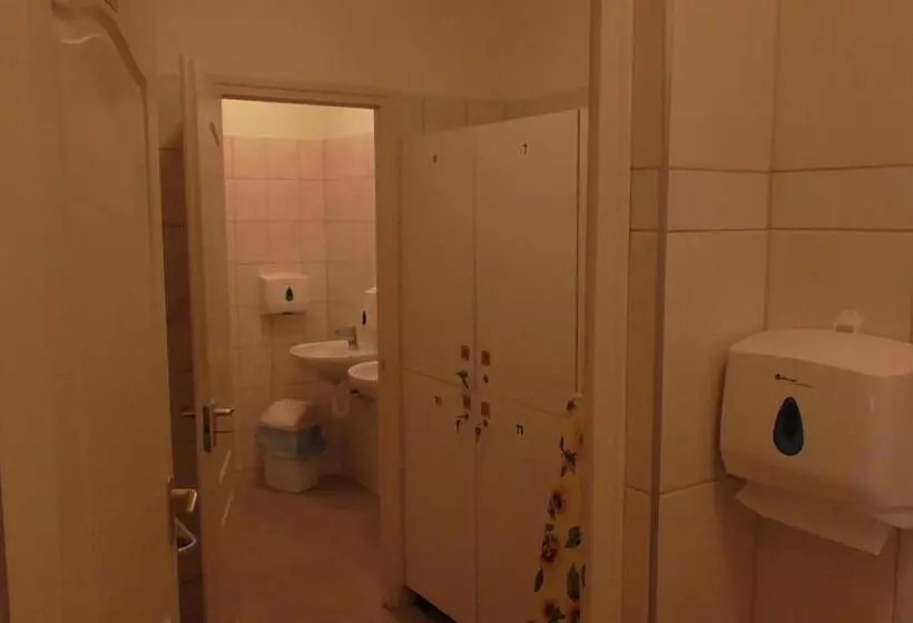تختخواب و صبحانه Pilóta Panzió