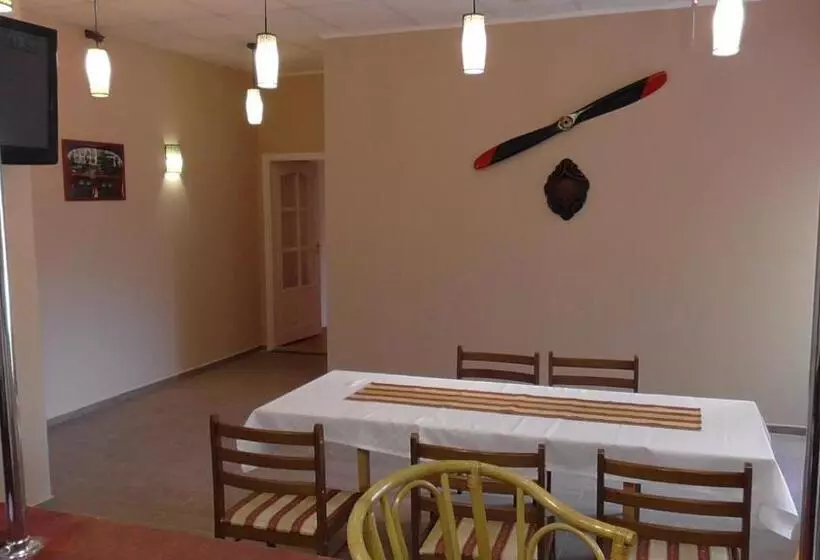 تختخواب و صبحانه Pilóta Panzió