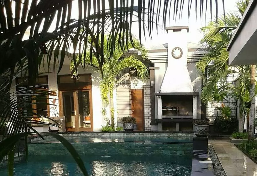 ベッドアンドブレックファースト Villa Rumah Putih Abu Abu