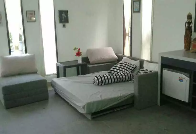 ベッドアンドブレックファースト Villa Rumah Putih Abu Abu