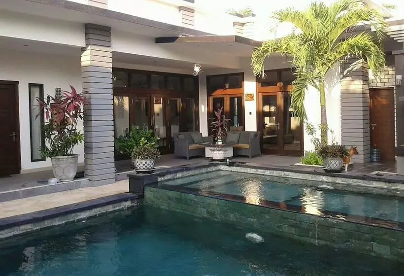 ベッドアンドブレックファースト Villa Rumah Putih Abu Abu