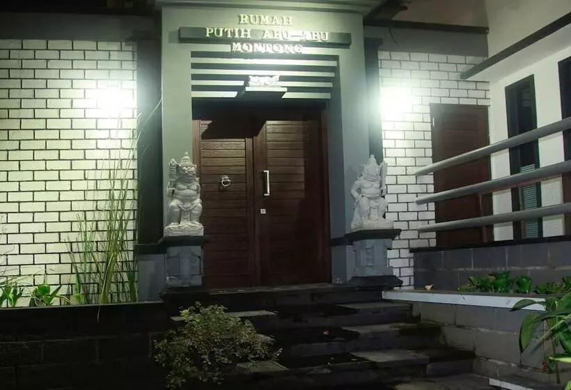 ベッドアンドブレックファースト Villa Rumah Putih Abu Abu
