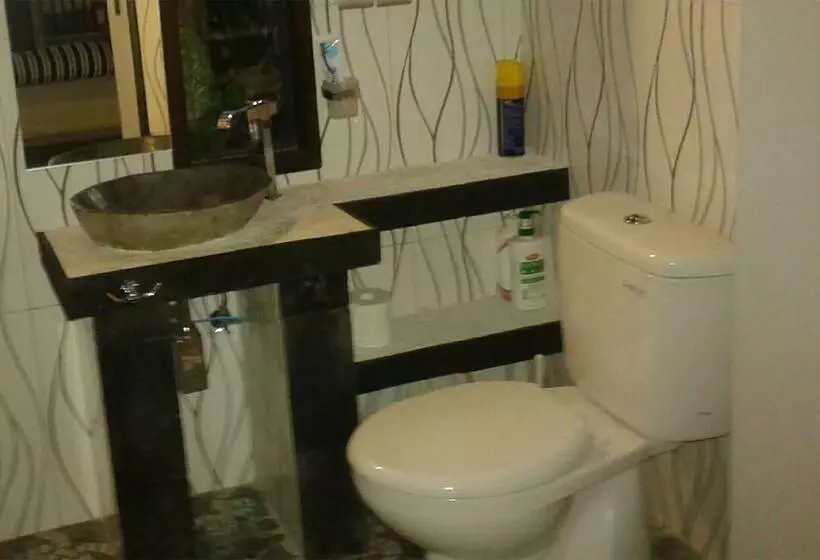 ベッドアンドブレックファースト Villa Rumah Putih Abu Abu