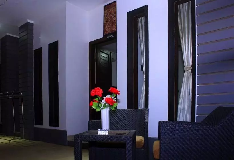 ベッドアンドブレックファースト Villa Rumah Putih Abu Abu