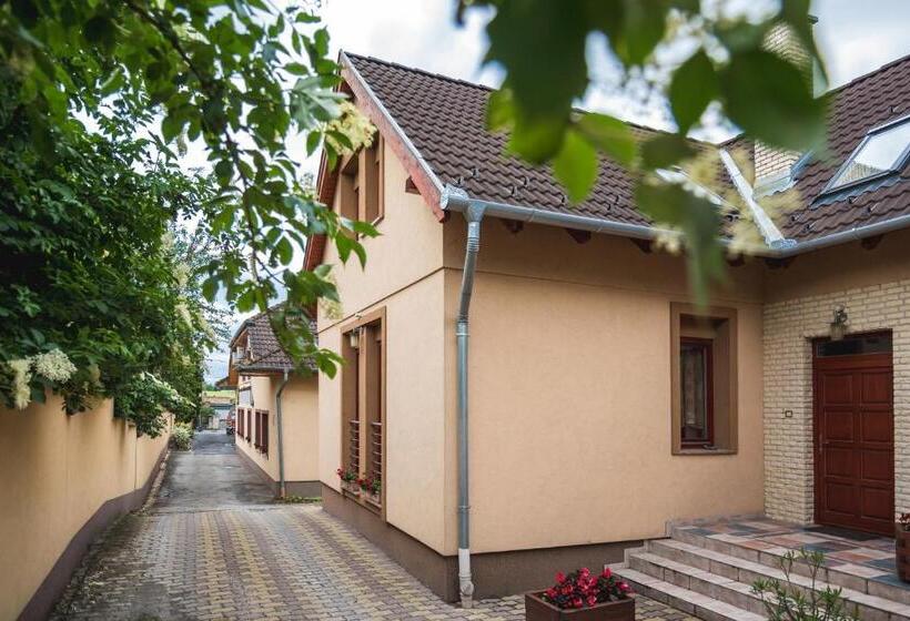 Aamiaismajoitus (B&B) Szenti Vendégház