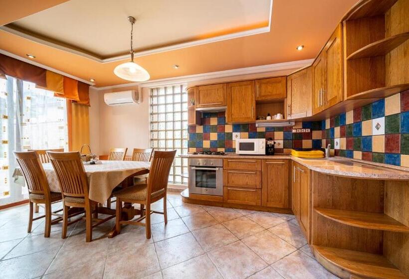 Aamiaismajoitus (B&B) Szenti Vendégház