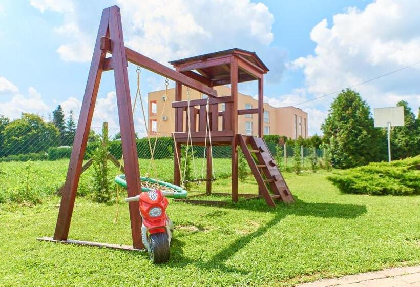 فندق Boni Családi Wellness