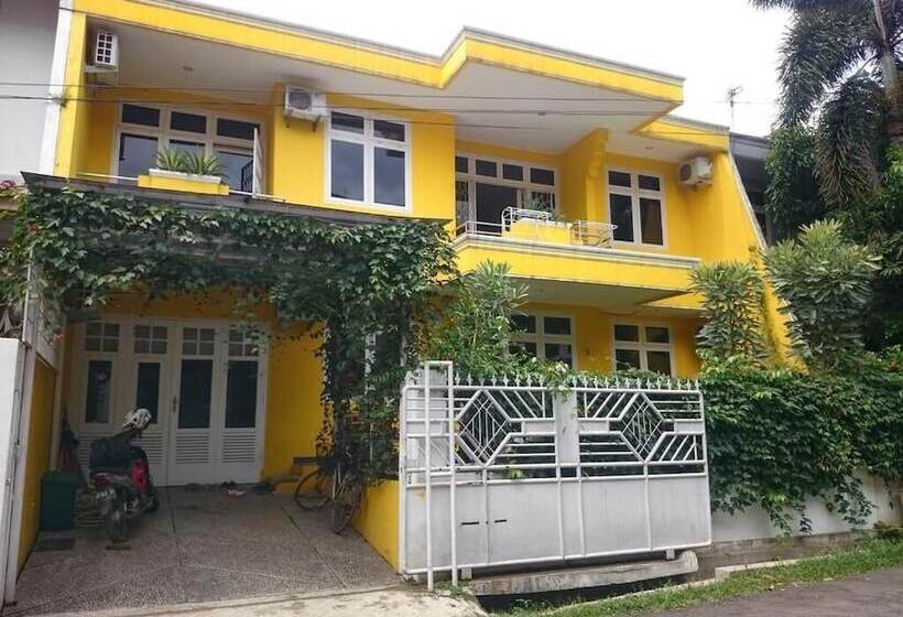 호텔 Cendana Mulia Hostel Bogor