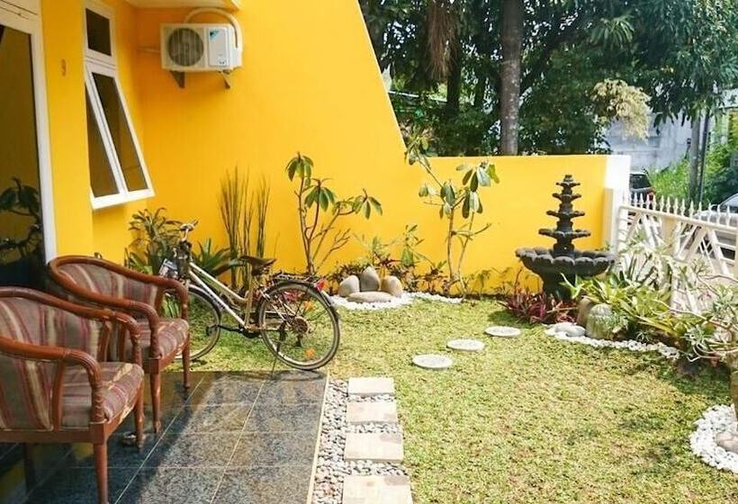 호텔 Cendana Mulia Hostel Bogor