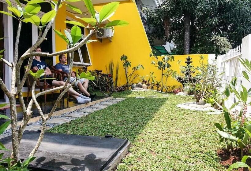 호텔 Cendana Mulia Hostel Bogor