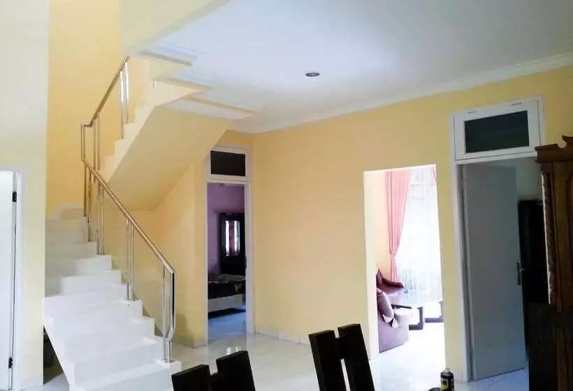 Hotel Cendana Mulia Hostel Bogor