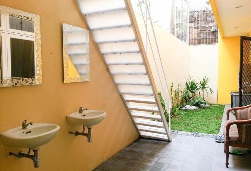 호텔 Cendana Mulia Hostel Bogor