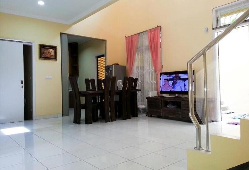 호텔 Cendana Mulia Hostel Bogor