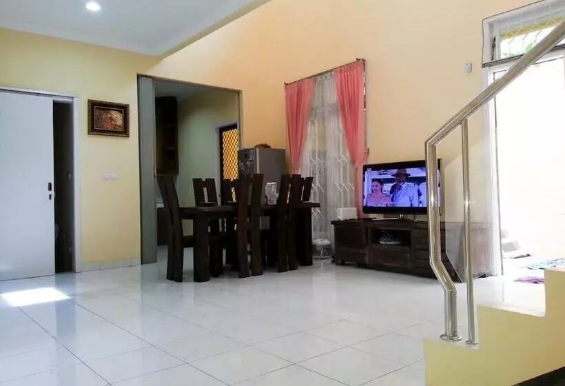 Hotel Cendana Mulia Hostel Bogor