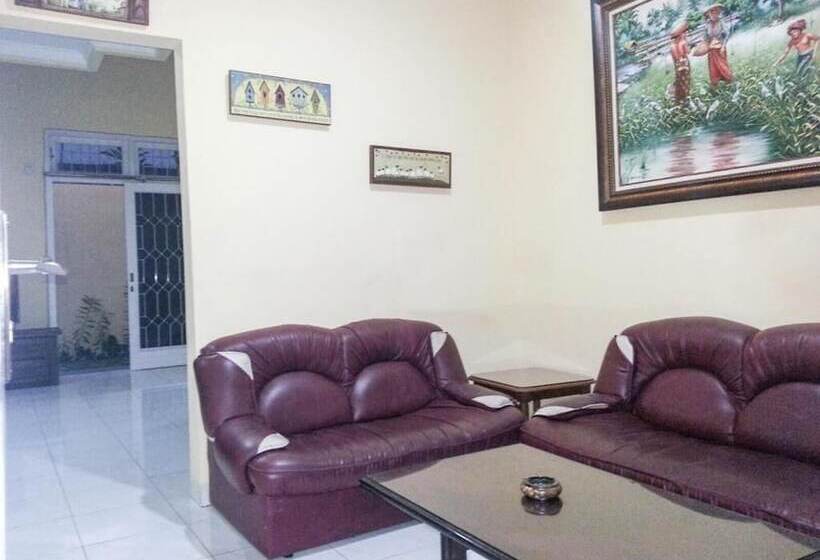 호텔 Cendana Mulia Hostel Bogor