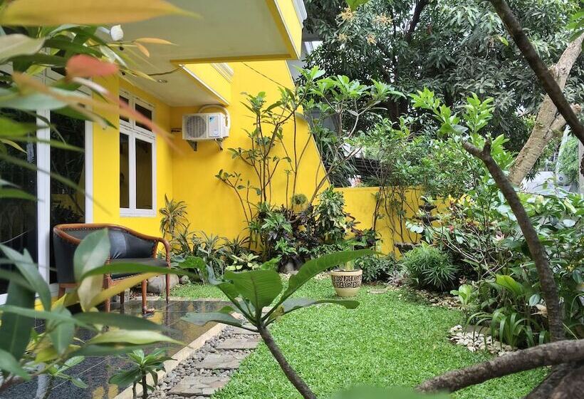 호텔 Cendana Mulia Hostel Bogor