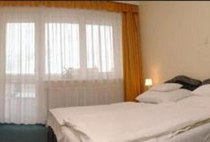 酒店 Kincsem Wellness