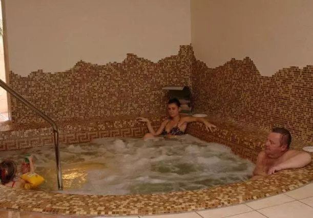 Hotelli Kincsem Wellness