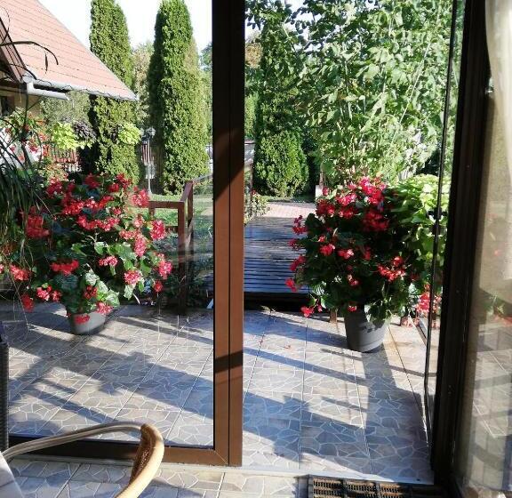 Отель Neon2 Vendégház