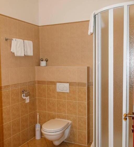 Pannon Hotel Bejelentkezés 20 óráig, Check In Until 20 O Clock, Einchecken Bis 20 Uhr