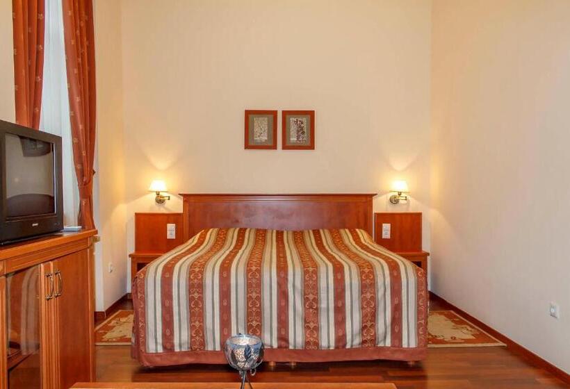 Pannon Hotel Bejelentkezés 20 óráig, Check In Until 20 O Clock, Einchecken Bis 20 Uhr