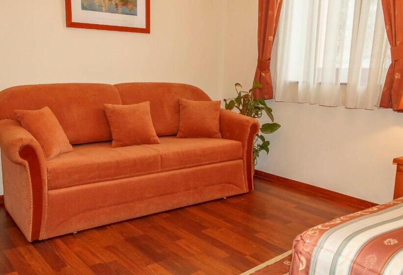 Pannon Hotel Bejelentkezés 20 óráig, Check In Until 20 O Clock, Einchecken Bis 20 Uhr