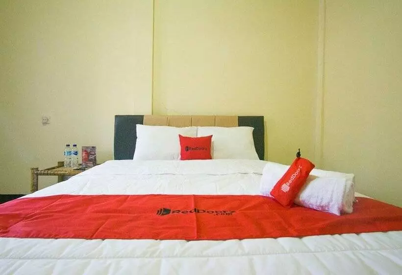 ホテル Reddoorz @ Mawun Street Kuta