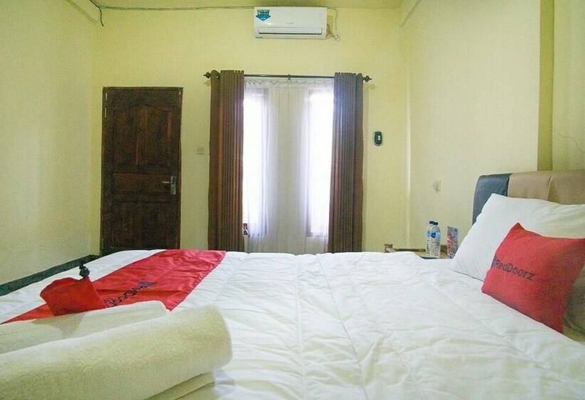 فندق Reddoorz @ Mawun Street Kuta