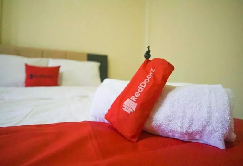 ホテル Reddoorz @ Mawun Street Kuta