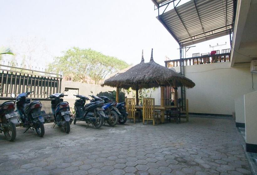 فندق Reddoorz @ Mawun Street Kuta