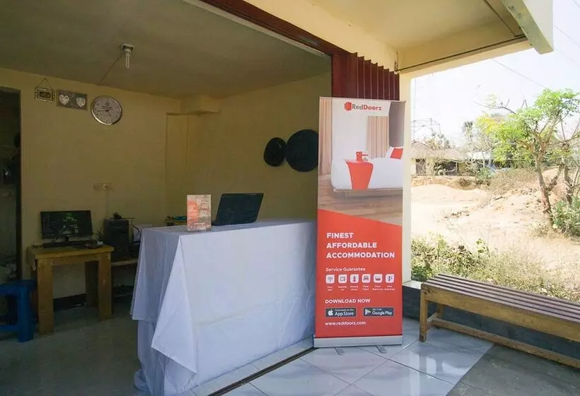 ホテル Reddoorz @ Mawun Street Kuta