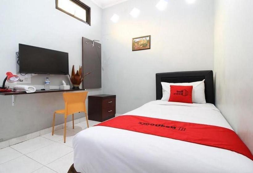 فندق Reddoorz Plus @  Star 88