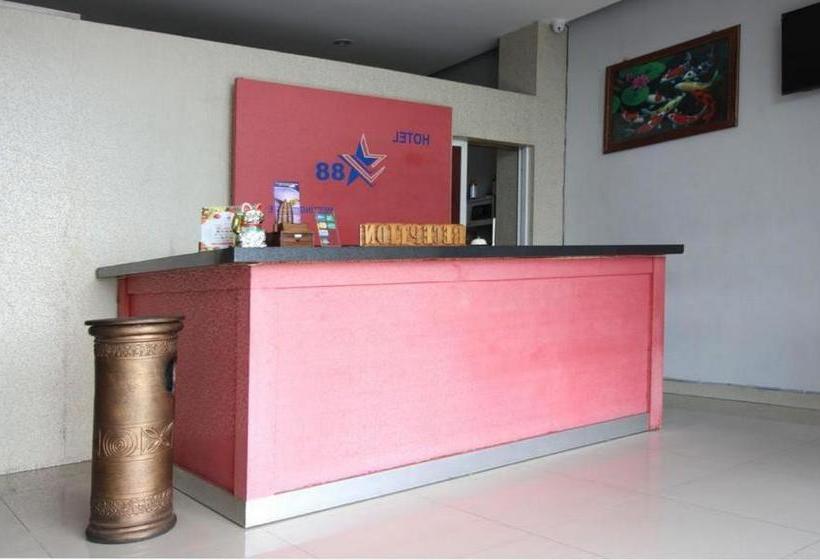 فندق Reddoorz Plus @  Star 88