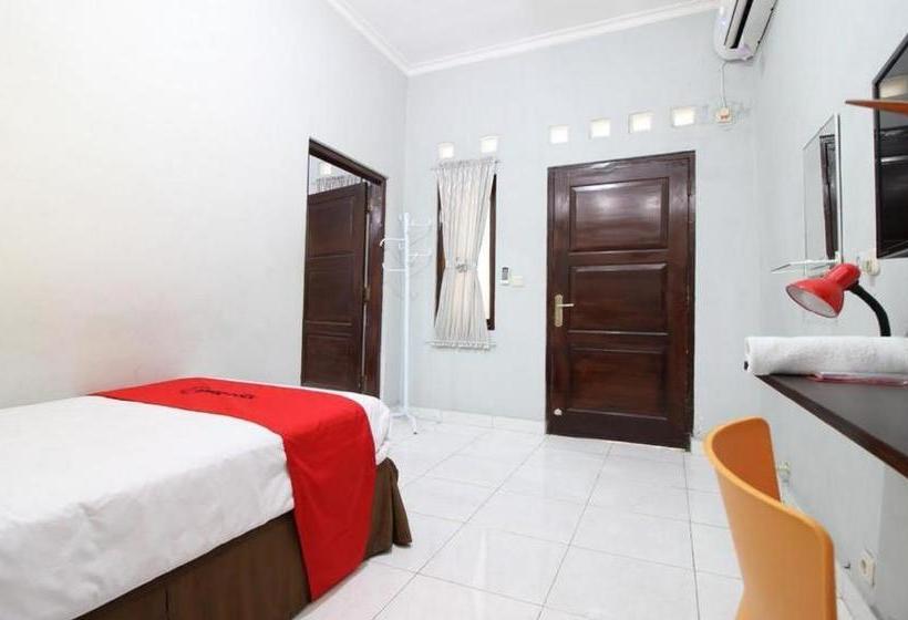 فندق Reddoorz Plus @  Star 88