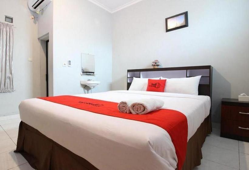 فندق Reddoorz Plus @  Star 88