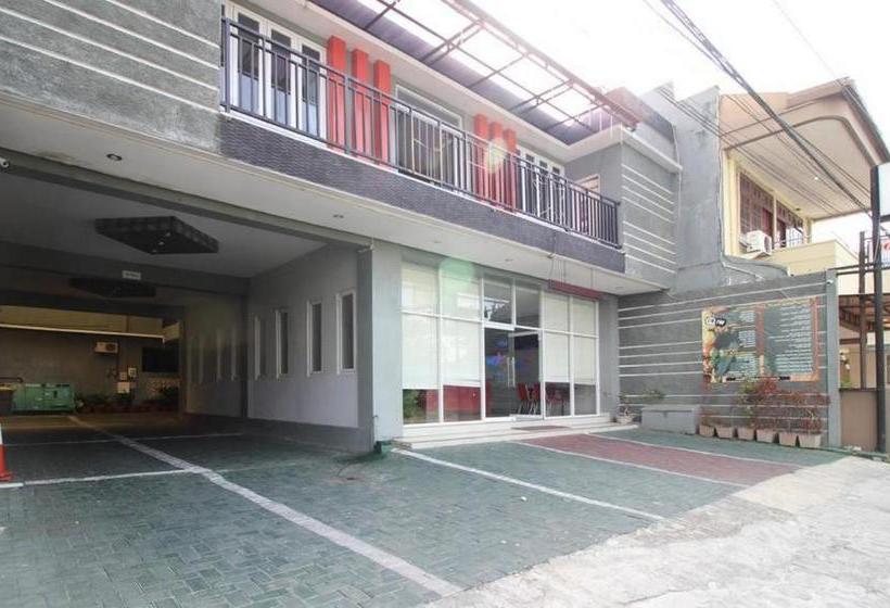 فندق Reddoorz Plus @  Star 88