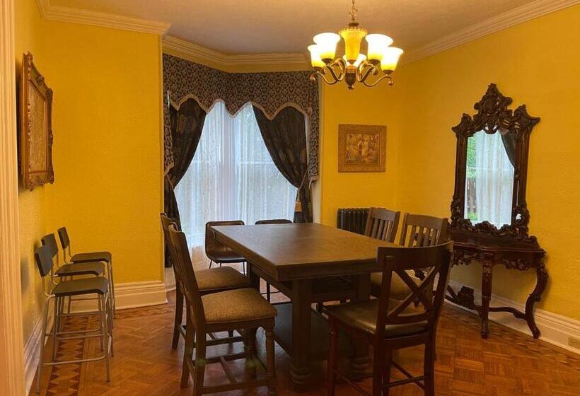 پانسیون The Red Star B