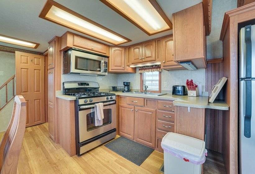 Alanson Home W/ Grill: 23 Mi To Mackinaw Island