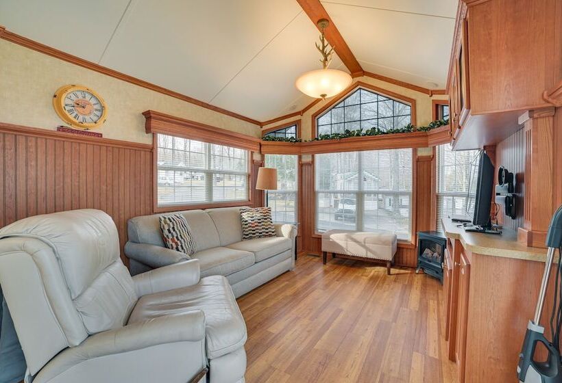 Alanson Home W/ Grill: 23 Mi To Mackinaw Island