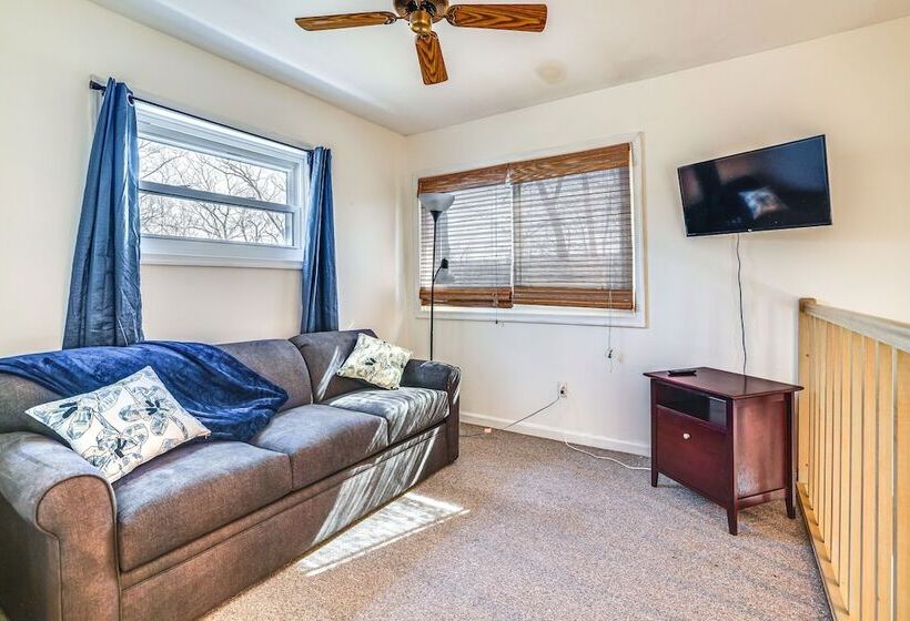 Charming Bushkill Retreat W/ Private Deck & Grill!