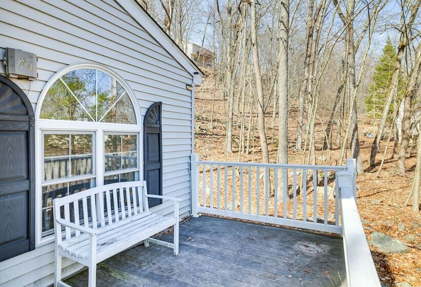 Charming Bushkill Retreat W/ Private Deck & Grill!