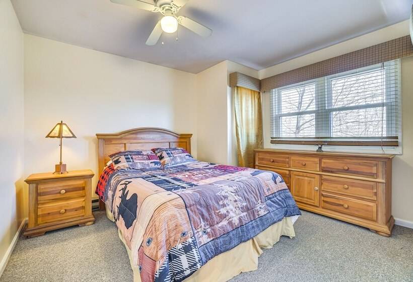 Charming Bushkill Retreat W/ Private Deck & Grill!