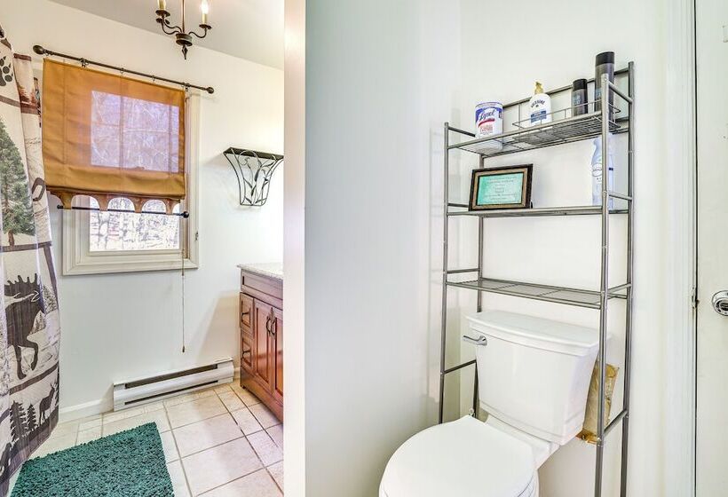 Charming Bushkill Retreat W/ Private Deck & Grill!